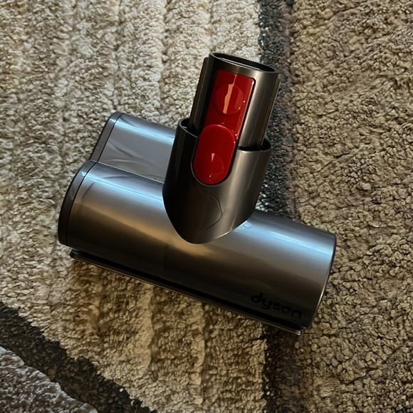 Dyson Wall Mounted Charger - Picture 7 of 8